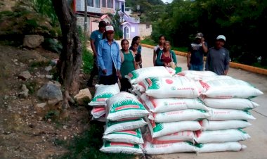 Continúa llegando el fertilizante a campesinos antorchistas de Chilapa