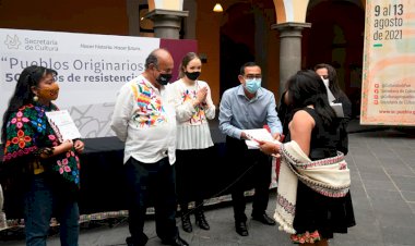 Secretaría de Cultura entrega reconocimientos a artesanos de Ahuatempan