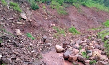 Piden en Mezquital reparación de caminos 