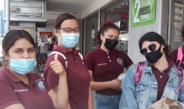 Estudiantes del IESIZ realizan labor social en calles de Torreón