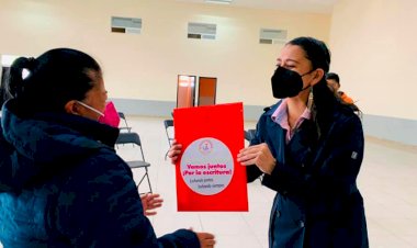 Habitantes reciben finiquitos para tramitar escrituras en Chalco