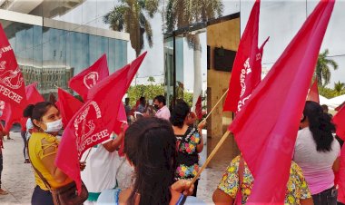 Gobernador de Campeche ignora a antorchistas en plantón