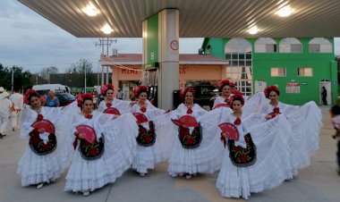 Antorcha festeja reapertura de gasolinera en Zaragoza sur