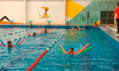 Deportiva de Antorcha ofrece clases de natación para todas las edades