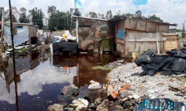 Inundadas por aguas negras viven familias de Tláhuac