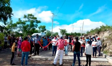 Gestión de Antorcha suma desarrollo en colonia de Huajuapan