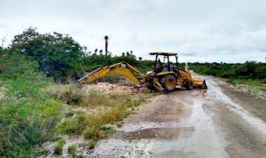 Rehabilitan camino dañado lluvias en Atexcal
