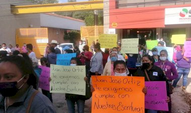 Con protesta habitantes piden regularización de colonias ante la Promotora de SLP