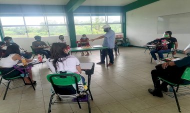Peligroso regreso a clases en Mecayapan