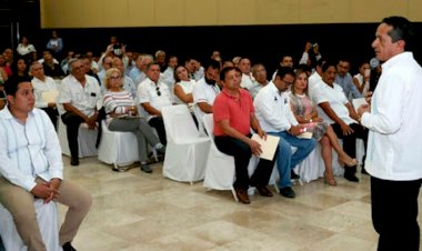 Carlos Joaquín prioriza compromisos con grandes empresarios y olvida los que asumió con los pobres de Quintana Roo