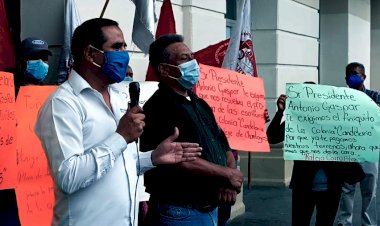 Protestan frente al ayuntamiento colonos antorchistas de Chilpancingo