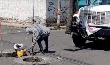 Realizan limpieza de coladeras en Los Reyes La Paz