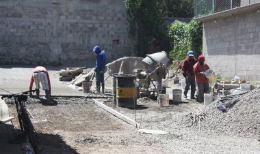 Colocación de guarniciones y banquetas en calles de San Juan Zapotla 