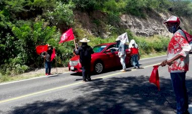 Realizan antorchistas colecta pública en la carretera Mochitlán- Quechultenango