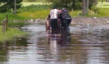 Inundaciones en Tláhuac, ponen en peligro la vida de familias