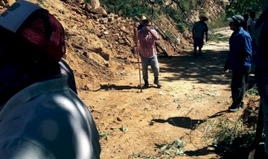 Rehabilitan pobladores caminos de terracería en pueblos de Chilpancingo