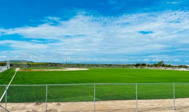 Casi listo el campo de Béisbol con pasto sintético en Villa de Ramos