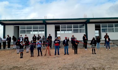 Ayuntamiento antorchista apoya educación media superior de Charcas
