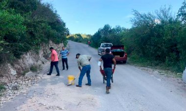 Antorchistas realizaron faena en caminos de Armadillo de los Infante