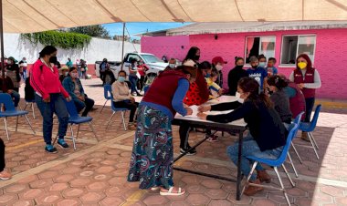 Entrega despensas el Sistema Municipal DIF en Cañada Morelos
