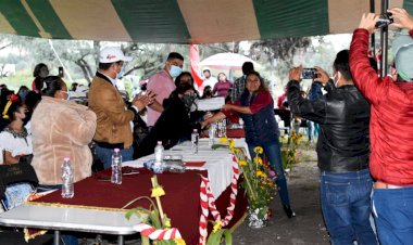 Habitantes de la colonia Manuel Hernández Pasión celebran su tercer aniversario