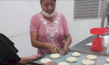 Talleres de panadería ayudan a jefas de familia