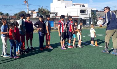 Inicia curso de futbol para niños y jóvenes de Uruapan