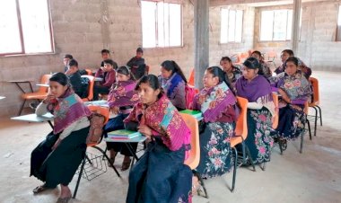 Jóvenes de Chiapas luchan contra rezago educativo