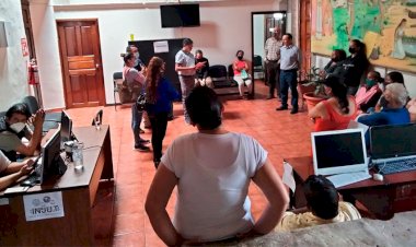 Comerciantes de Tacámbaro gestionan renovación de permiso para seguir trabajando