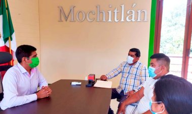 Se reúnen colonos antorchistas con alcalde de Mochitlán