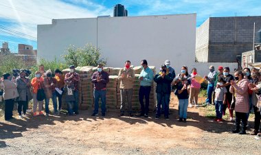 Regidor entrega material para mejoramiento de vivienda en Guadalupe 