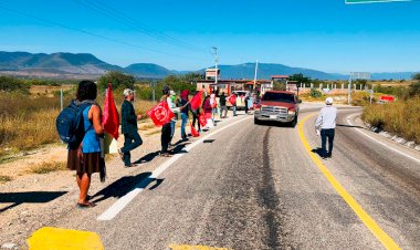 Por falta de servicios públicos se manifiestan en Miahuatlán