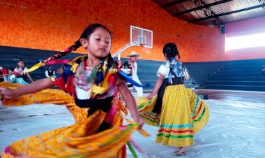 Inauguran adoquinamiento en colonia antorchista de Oaxaca
