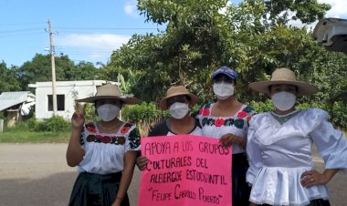 Habitantes de Lázaro Cárdenas apoyan a estudiantes de escasos recursos.