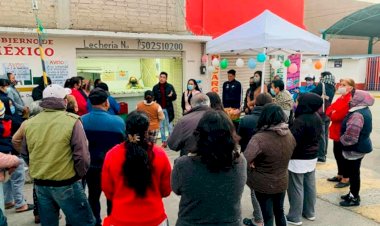Vecinos festejan reapertura de lechería en Chalco