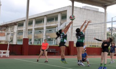 Equipo femenil del Instituto Deportivo campeonas en voleibol