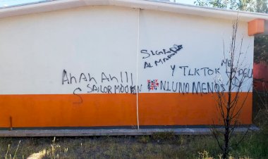 Vandalizan escuela de Chihuahua; pintaron muros y robaron puertas