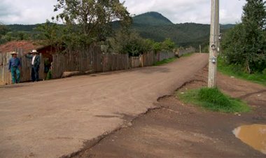 Recortes al PEF dejarán un año más sin obras a La Maiza; llevan 20 años sin calles dignas