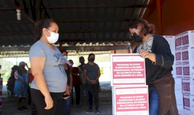 Entrega DIF de Tecomatlán despensas en el municipio
