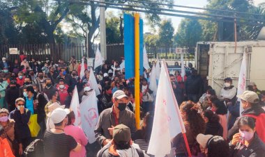 Antorchistas protestan en INVI; exigen alternativa de vivienda para familias de Álvaro Obregón