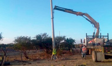 Electrifican comunidad de La Punta en Lagos de Moreno