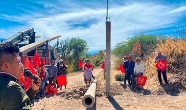 Inicia obra eléctrica en ranchería de Oaxaca 