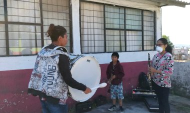 Clases de música para jóvenes de colonias pobres