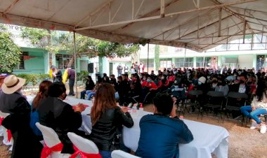 Inauguran obras educativas en Santa María Nativitas
