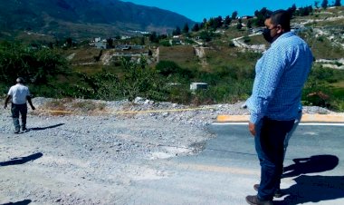 Avanza gestión de asfaltado del acceso a colonias antorchistas de Chilpancingo