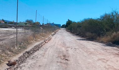 Revisten tramo carretero en la localidad de Pixtiopan