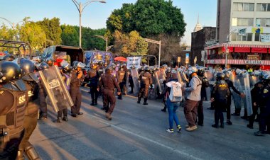 Granaderos de  Sheinbaum reprimen marcha Antorchista que exigía obra social