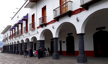 Trabajadores del Ayuntamiento de Huatusco denuncian que no les han pagado el aguinaldo