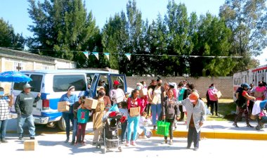 Logran habitantes de Maravatío apoyo de despensas para familias humildes