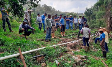 En Ario de Rosales, habitantes antorchistas logran mejoramiento de conducción de agua potable